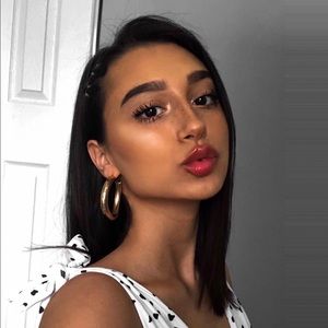 Meet your Posher, Amber